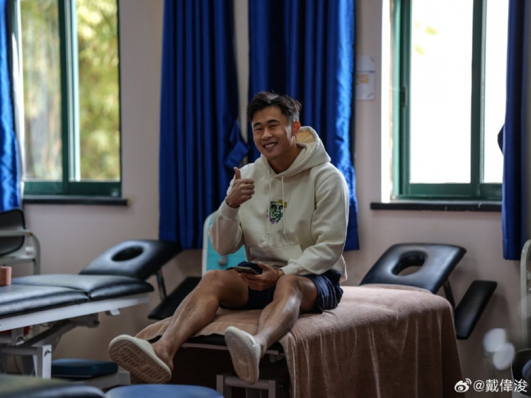  Everything will be fine！戴偉浚曬機場(chǎng)照暗示將手術(shù)：很快再見(jiàn)