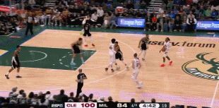  舉火燒天！阿倫順下暴力隔扣大洛 騎士轟出一波13-0打停雄鹿