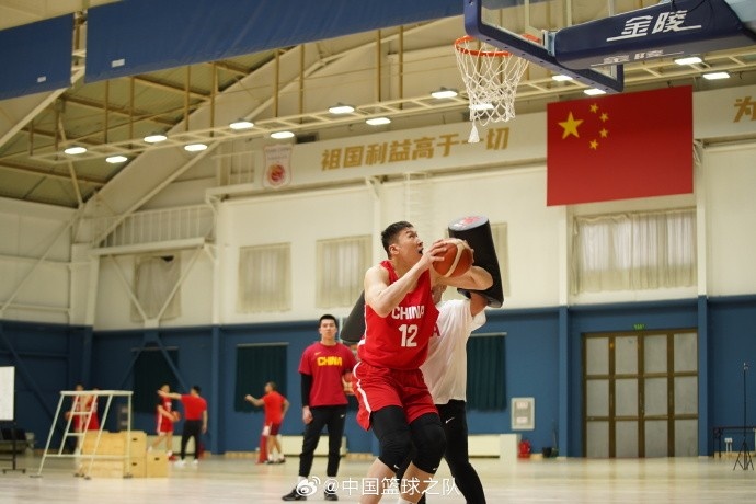  中國籃球之隊官博：大塊頭 大能量 祝李炎哲25歲生日快樂(lè )！