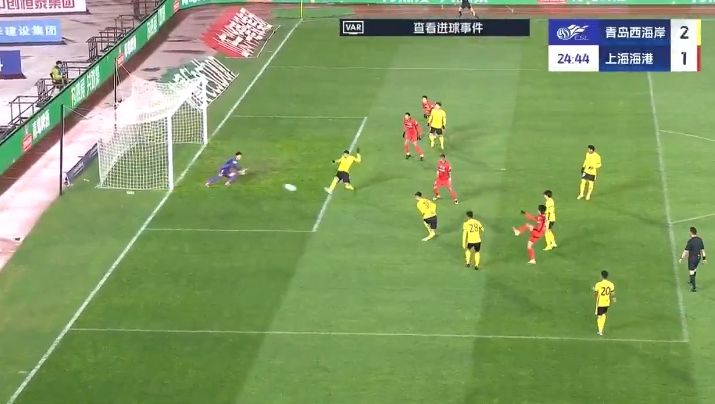  這球漂亮！19歲李新翔晃過(guò)張呈棟單挑防線(xiàn)破門(mén)，海港生涯處子球！