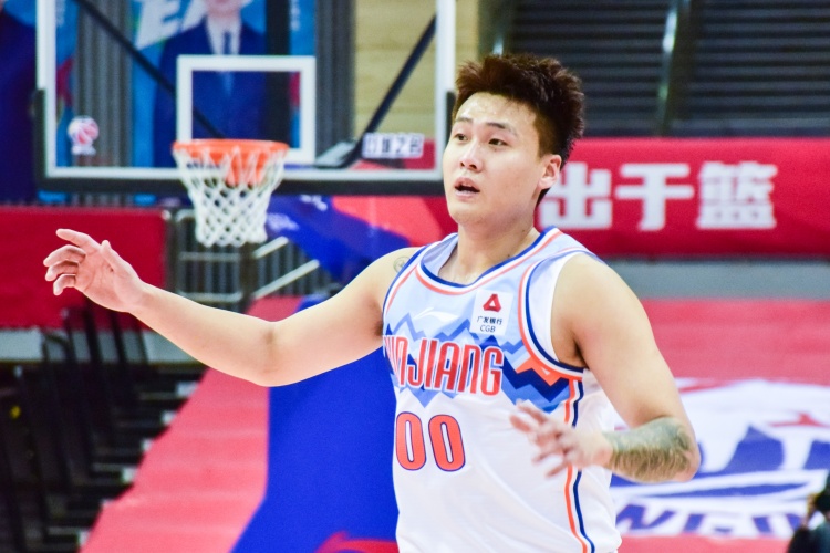  不太準！趙睿18中6拿到20分4板4助也有4失誤 三分13中4