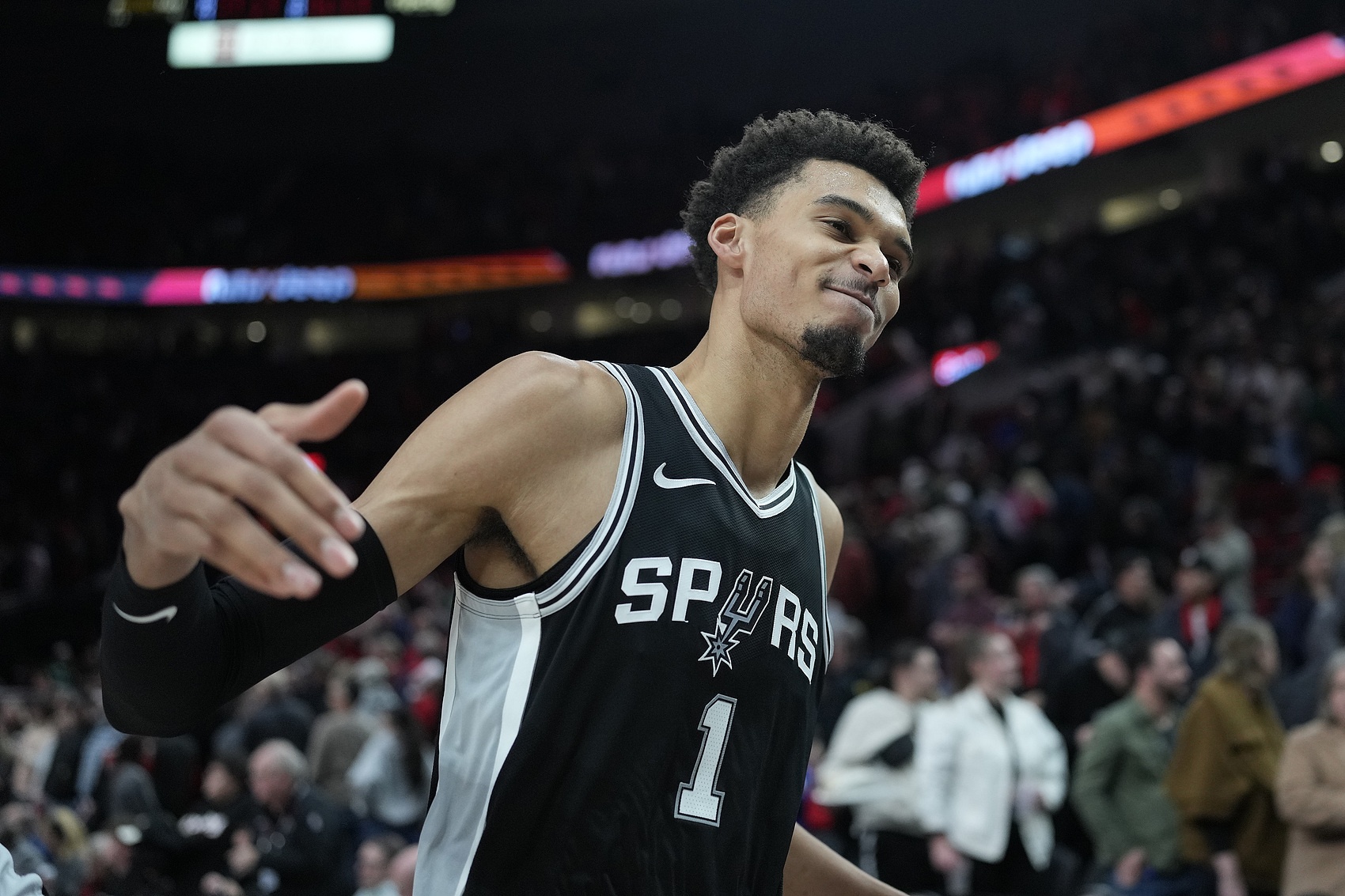  下一個(gè)NBA超級巨星？文班亞馬——身高&技術(shù)與人格魅力的完美結合