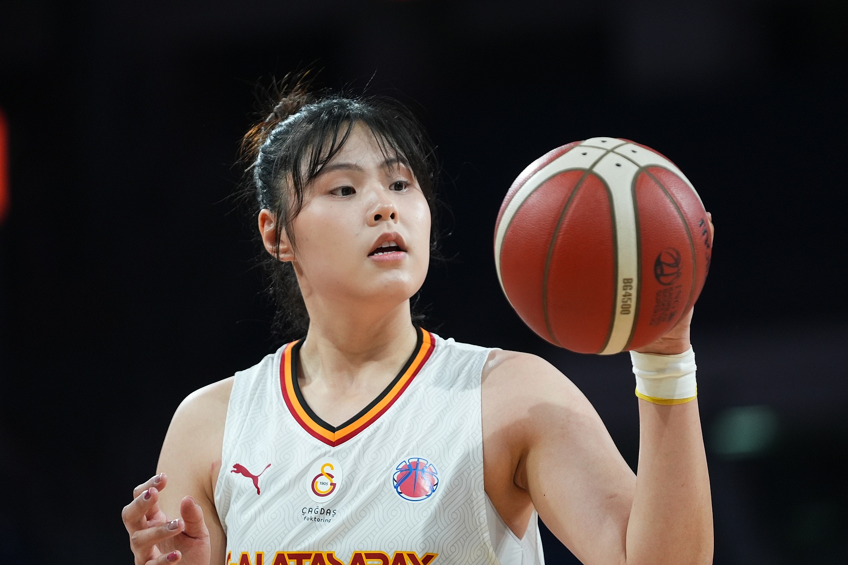  穩定高效！李月汝9中6得到18分10板1助2斷1帽 罰球6中6