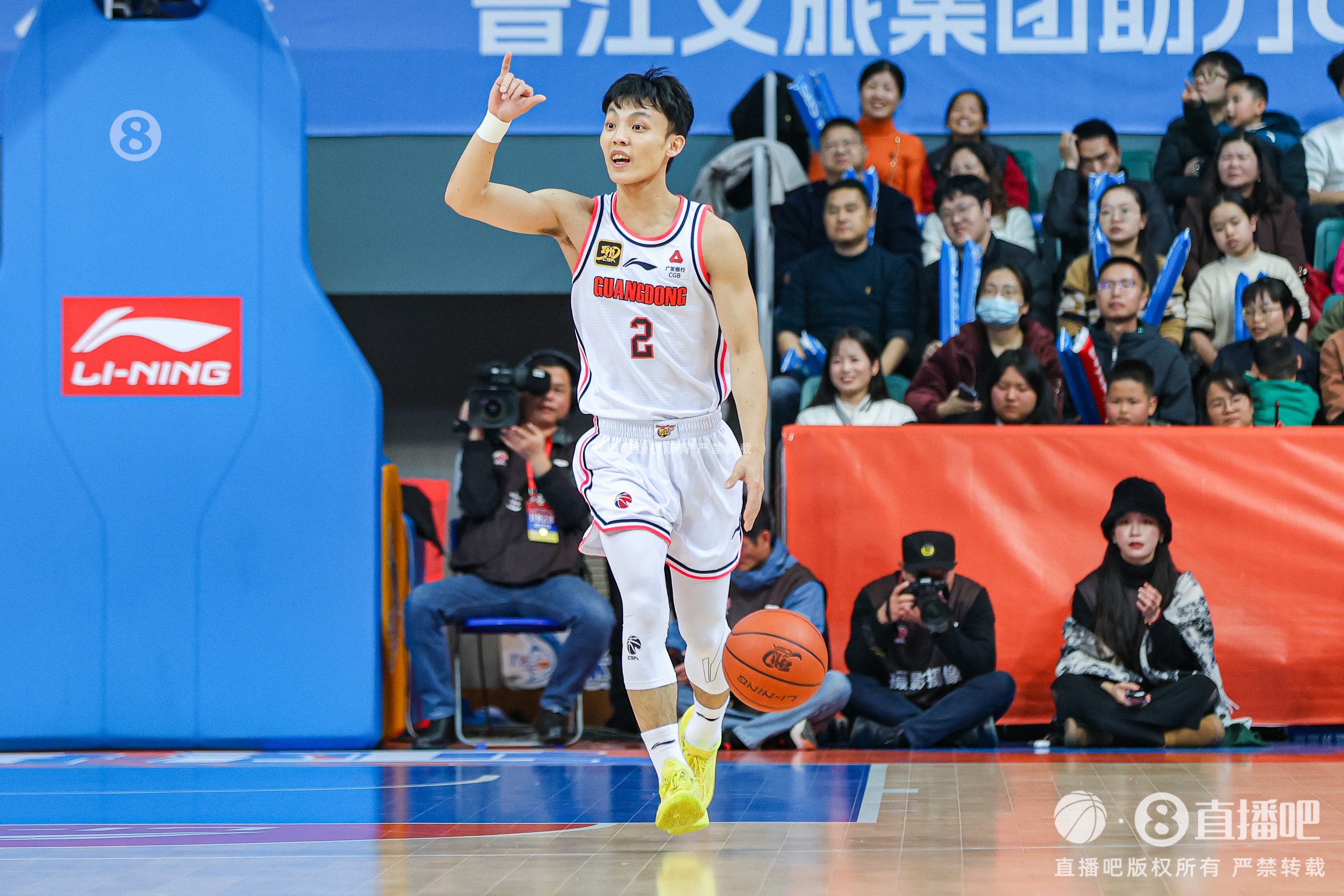  難得打這么短時(shí)間！徐杰32分鐘11中6拿到17分3板7助 正負值+36